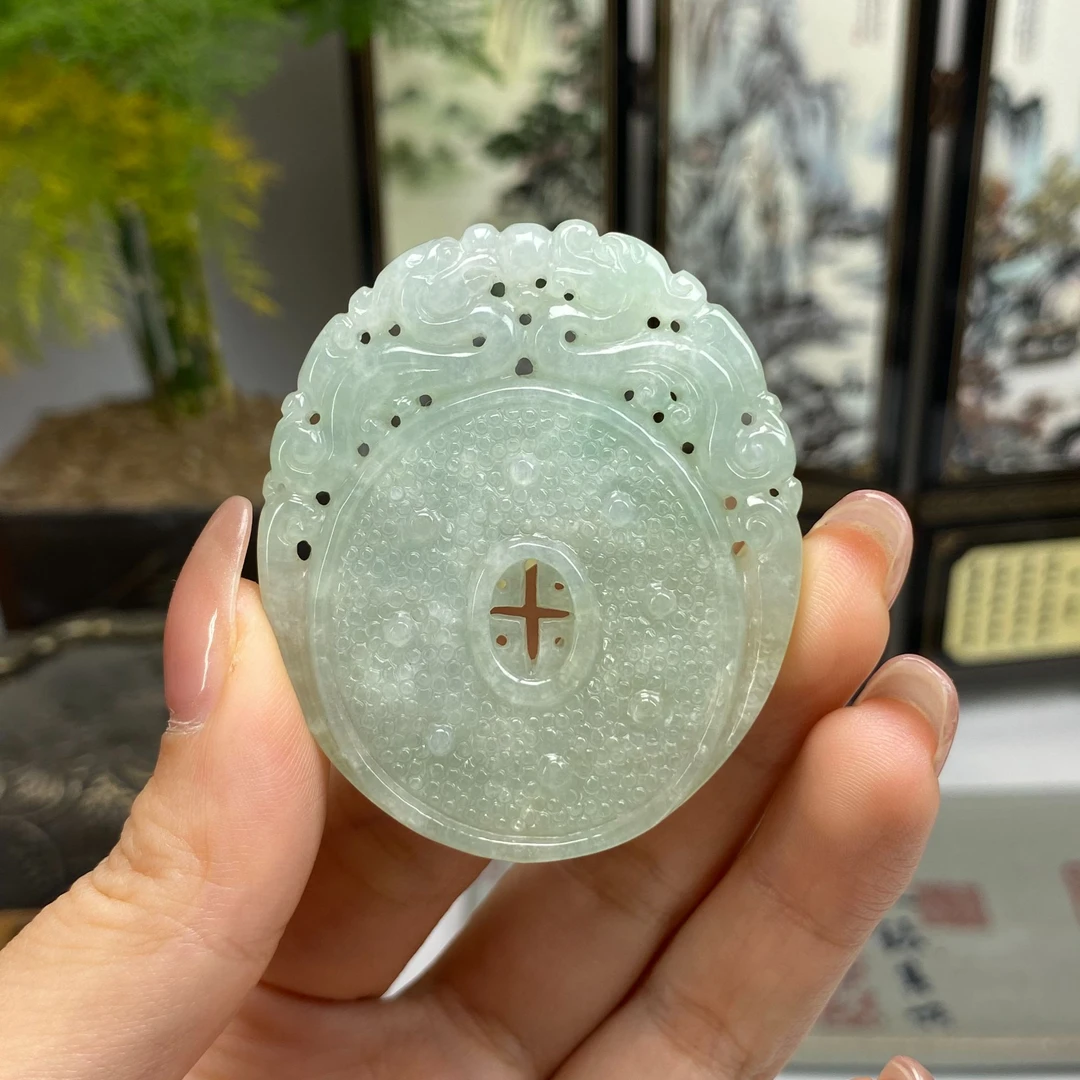 晴底稻谷纹双龙戏珠挂件 天然翡翠A货