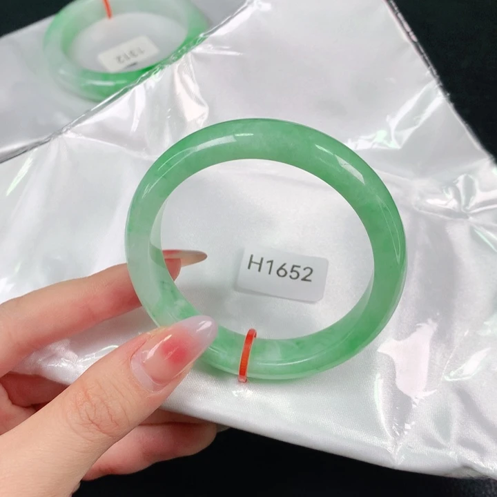 翡翠手镯未镶嵌天然翡翠手镯04