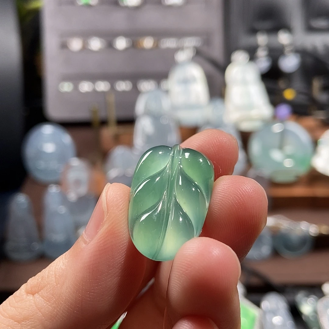 翡翠未镶嵌颈饰叶