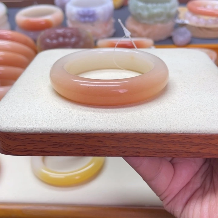 未镶嵌石英岩玉珠宝奇石C****?