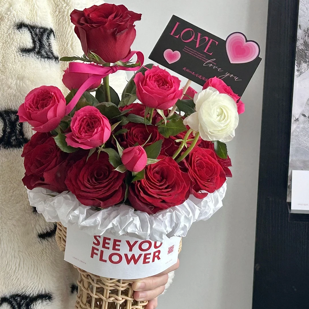 【甜蜜相伴】11朵红玫瑰混搭苏菲宝贝抱抱桶花束送女友礼物情人节礼物情人节花束礼物生日鲜花