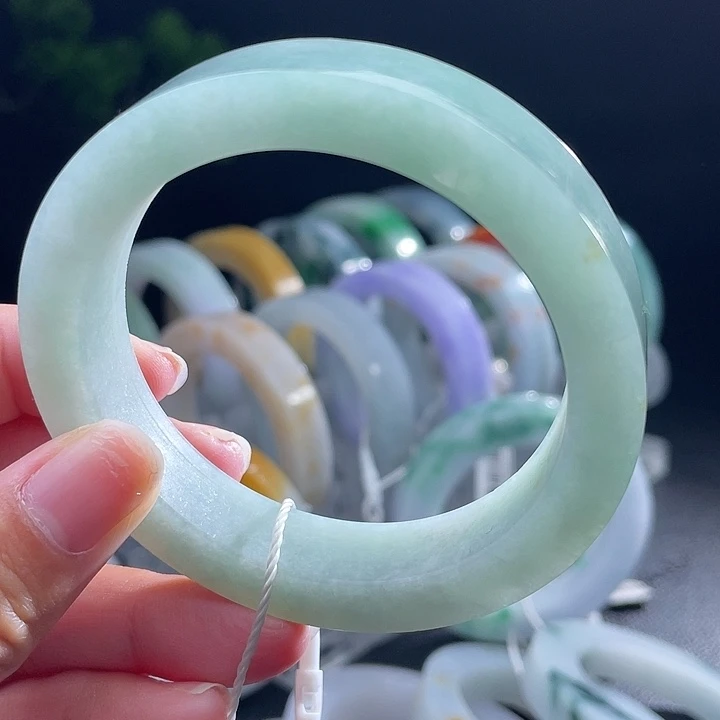 定制翡翠未镶嵌翡翠手镯