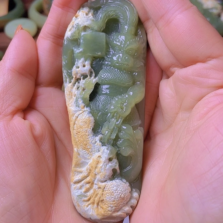 未镶嵌岫岩河磨玉（透闪石质玉）把件