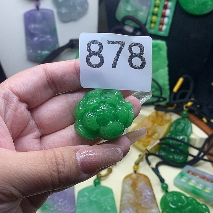翡翠未镶嵌吊坠(赠链)
