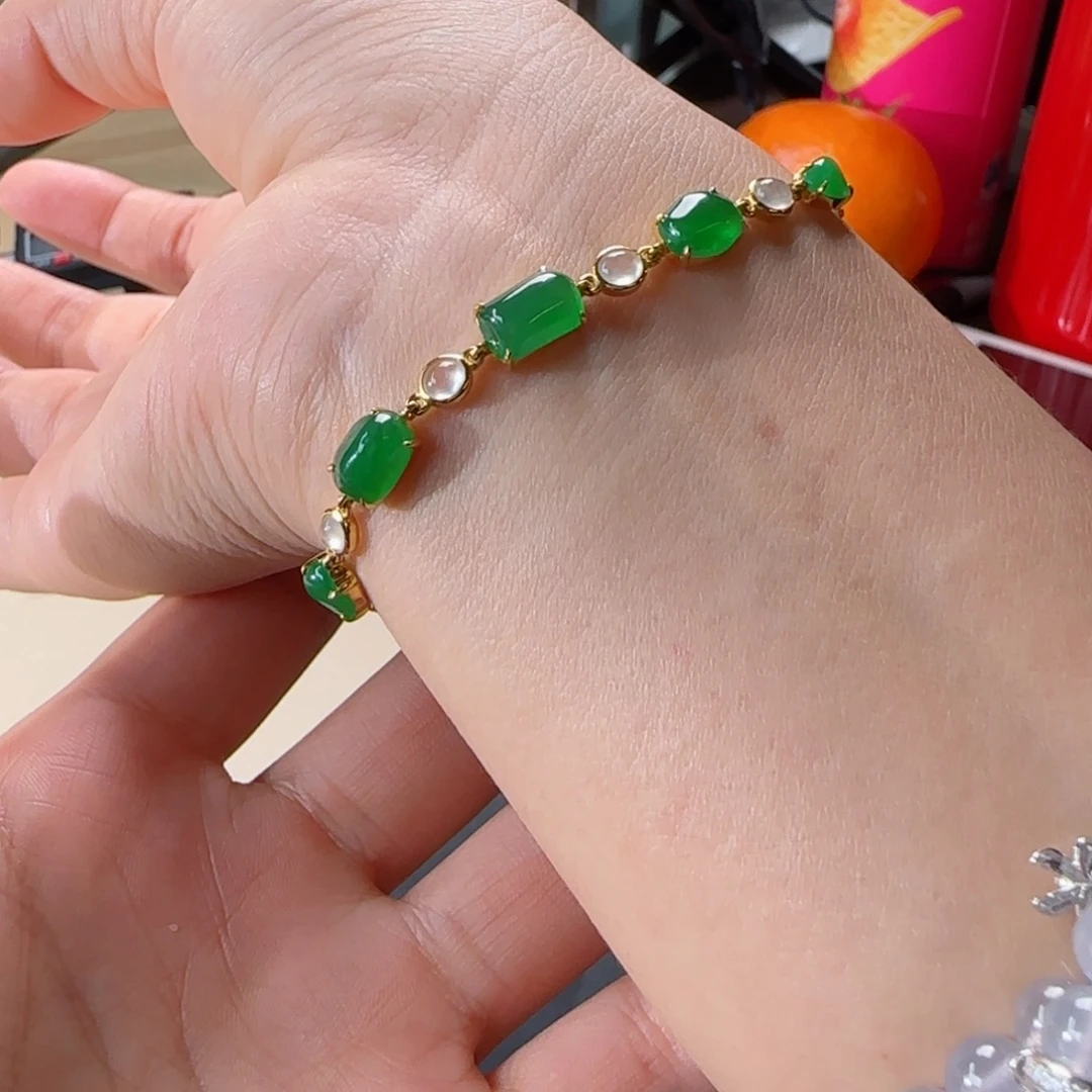 颈饰18K金镶嵌翡翠橦