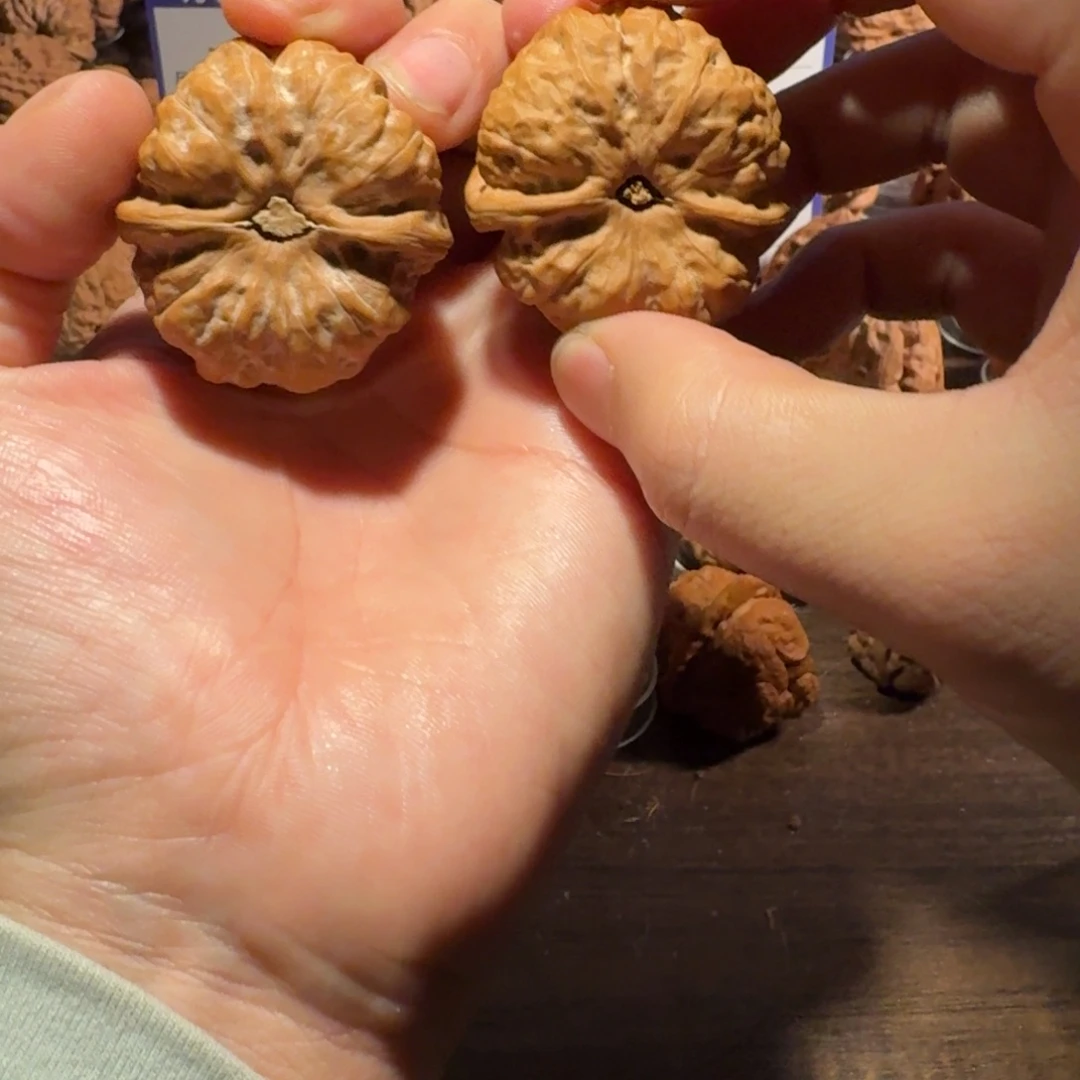 日***月文玩核桃吊坠蛤蟆的眼睛是真的好看啊我的天