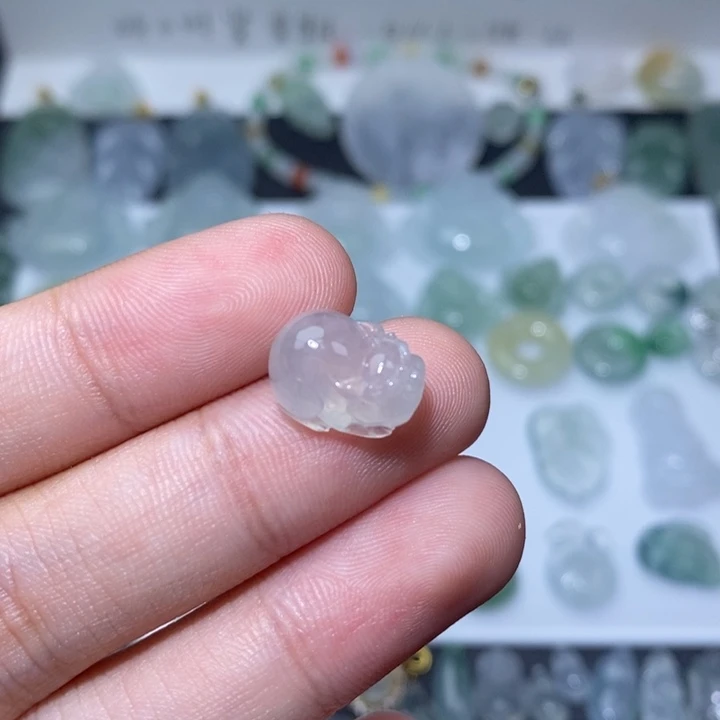 翡翠未镶嵌颈饰冰貔貅