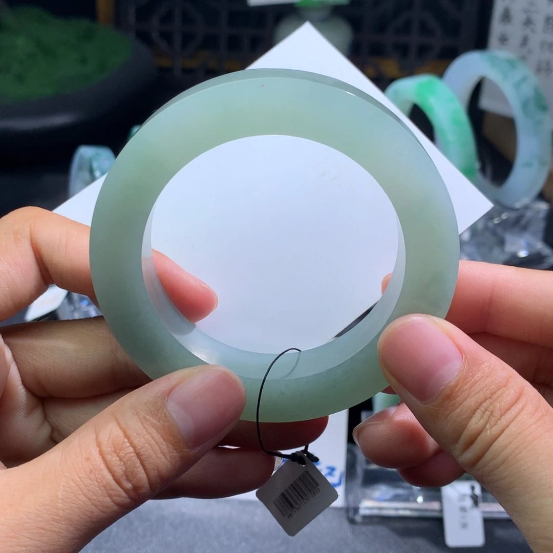 未镶嵌翡翠手镯定制翡翠