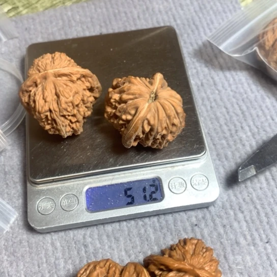 文玩核桃吊坠重楼