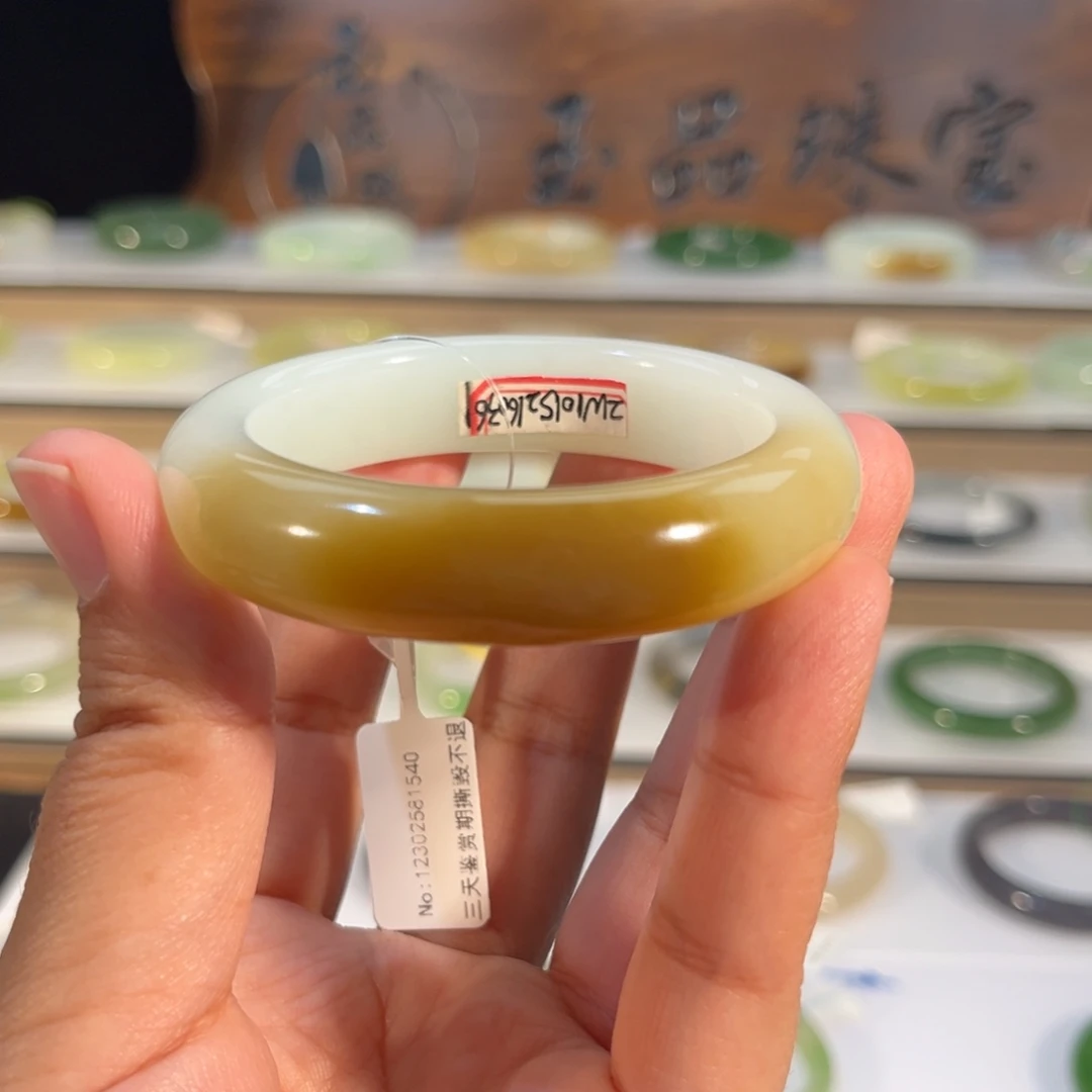 和田玉未镶嵌手镯糖白