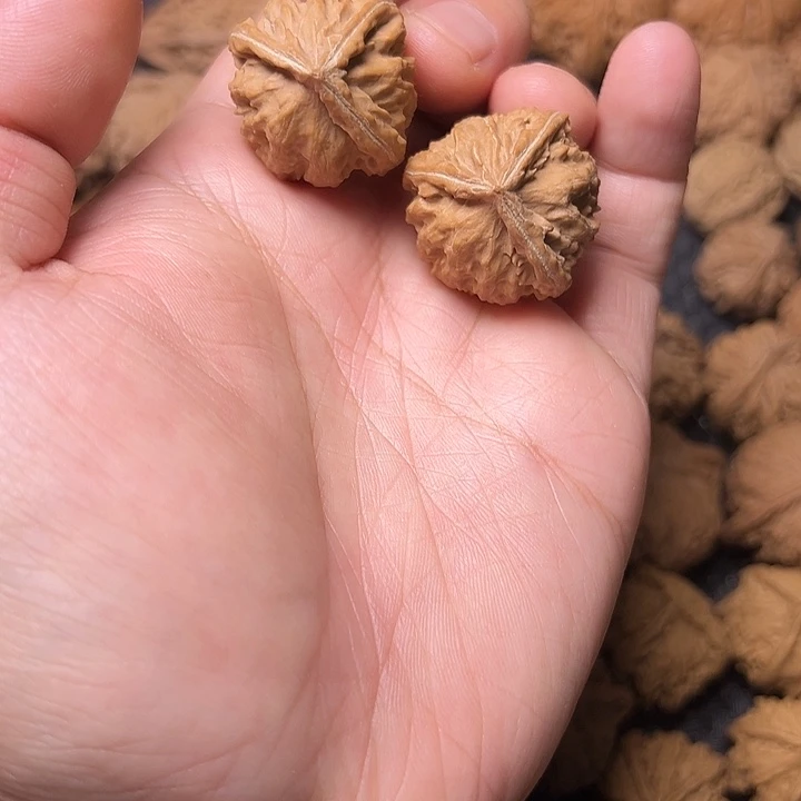 文玩核桃吊坠三棱