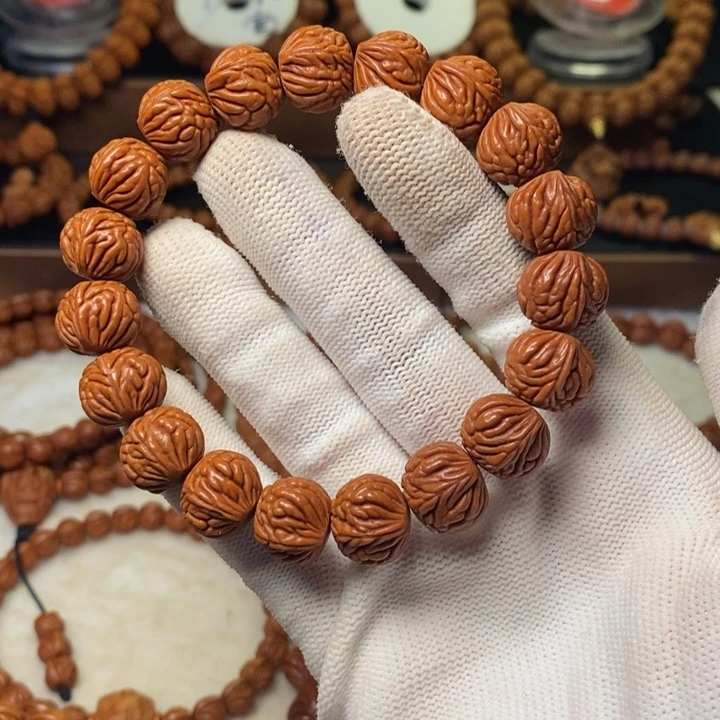 桃核手串某**人秦岭龙纹