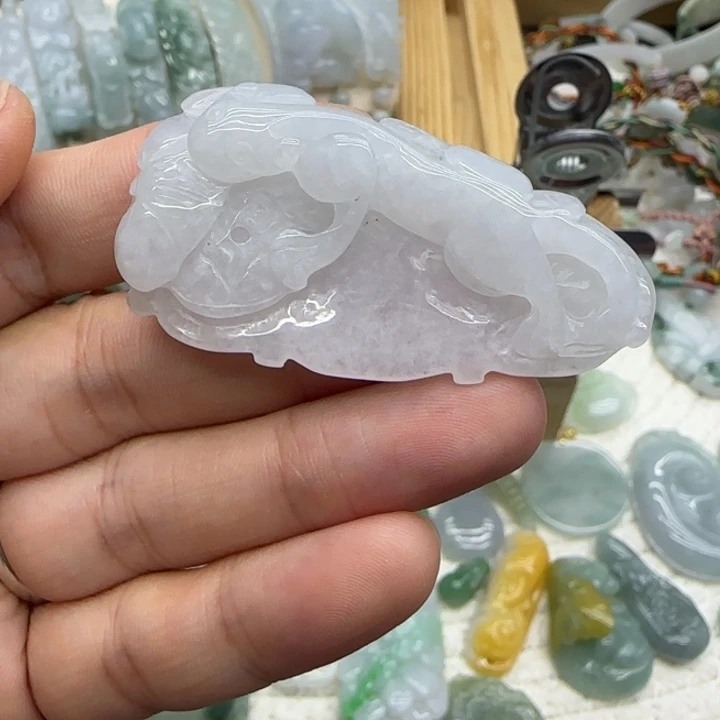 翡翠未镶嵌颈饰一夜暴富