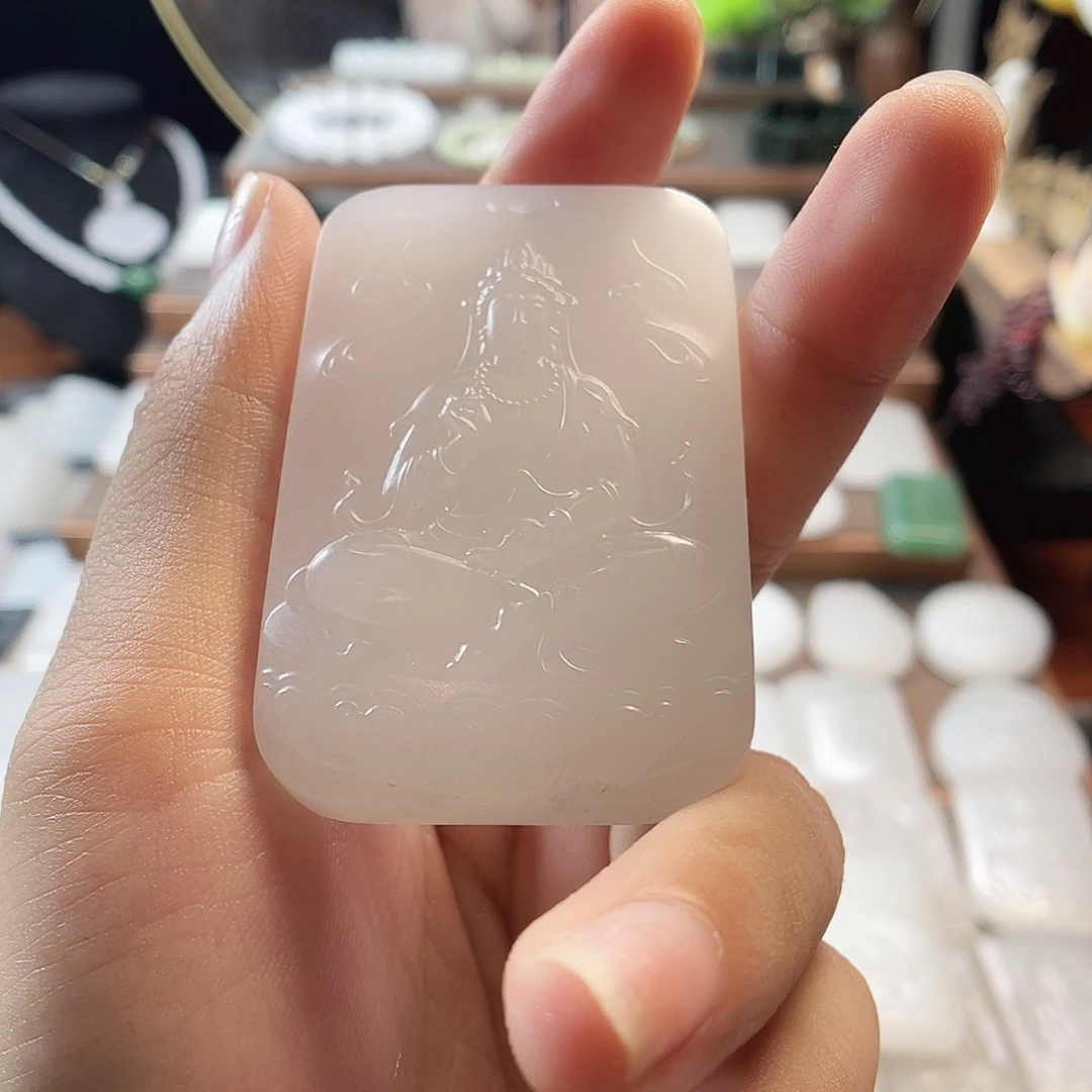 鼎***工石英质玉（金丝玉）未镶嵌颈饰