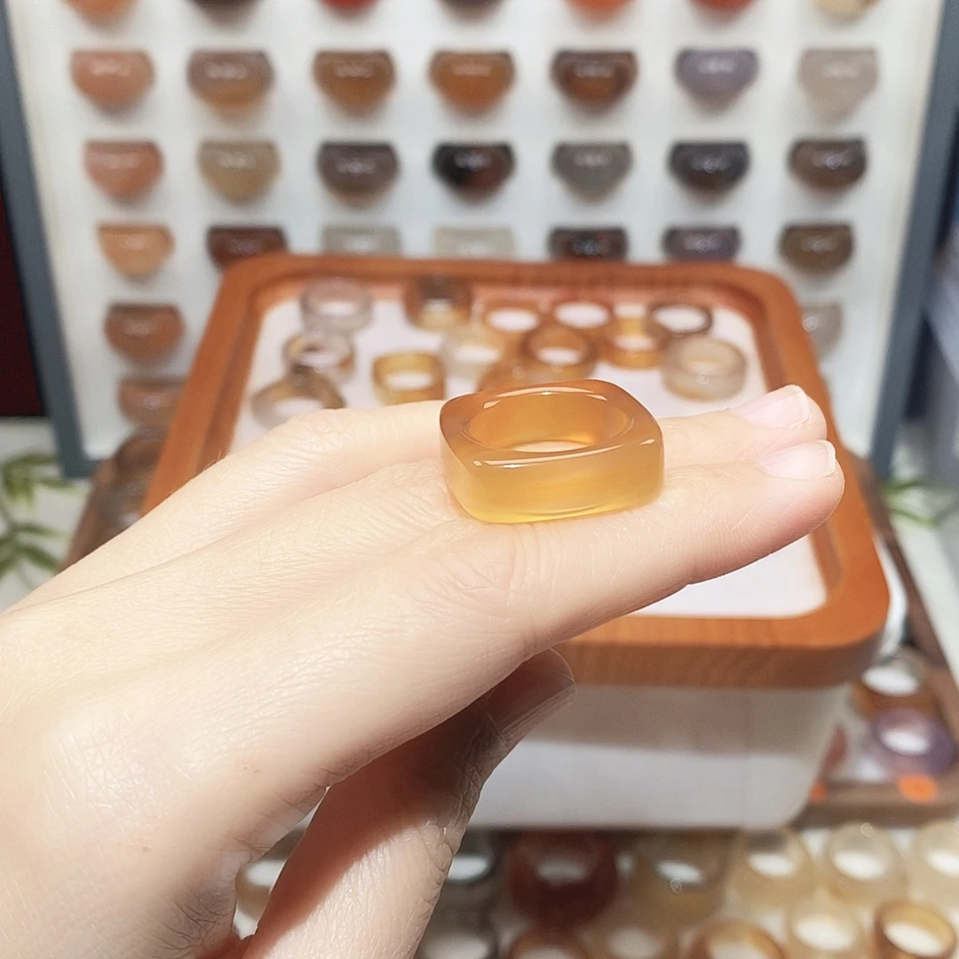 Y***7玛瑙/玉髓未镶嵌戒指港15