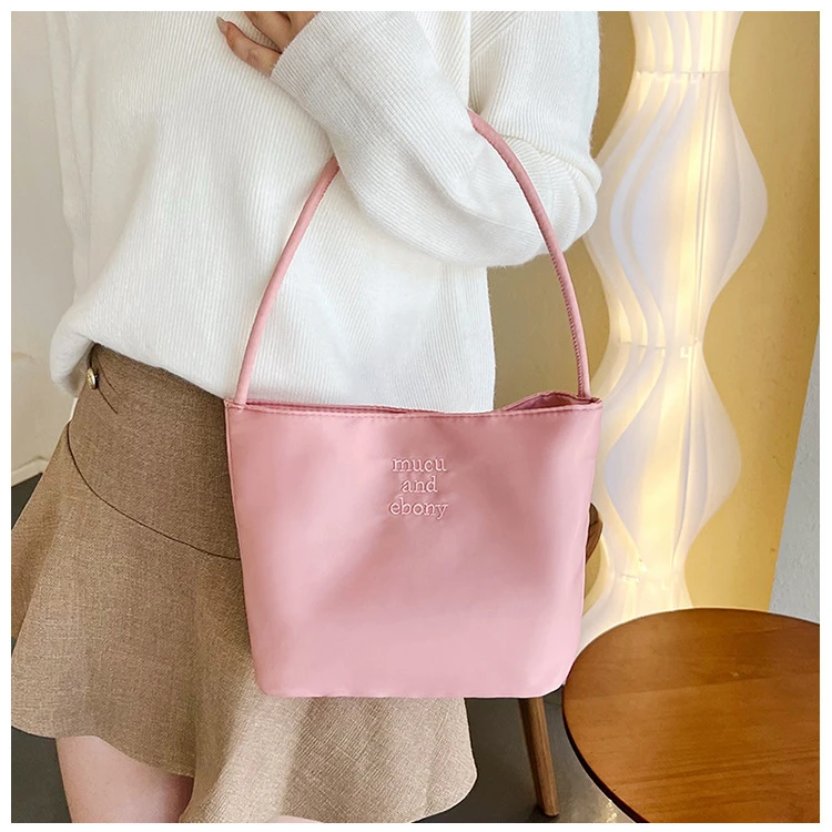 手提女包小众高级感伴手礼小包刺绣尼龙单肩包包简约夏季