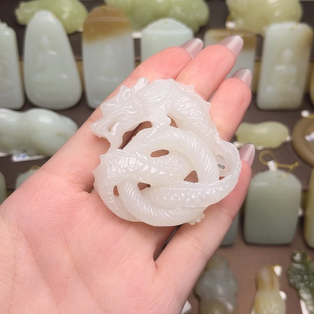 I***y和田玉未镶嵌颈饰