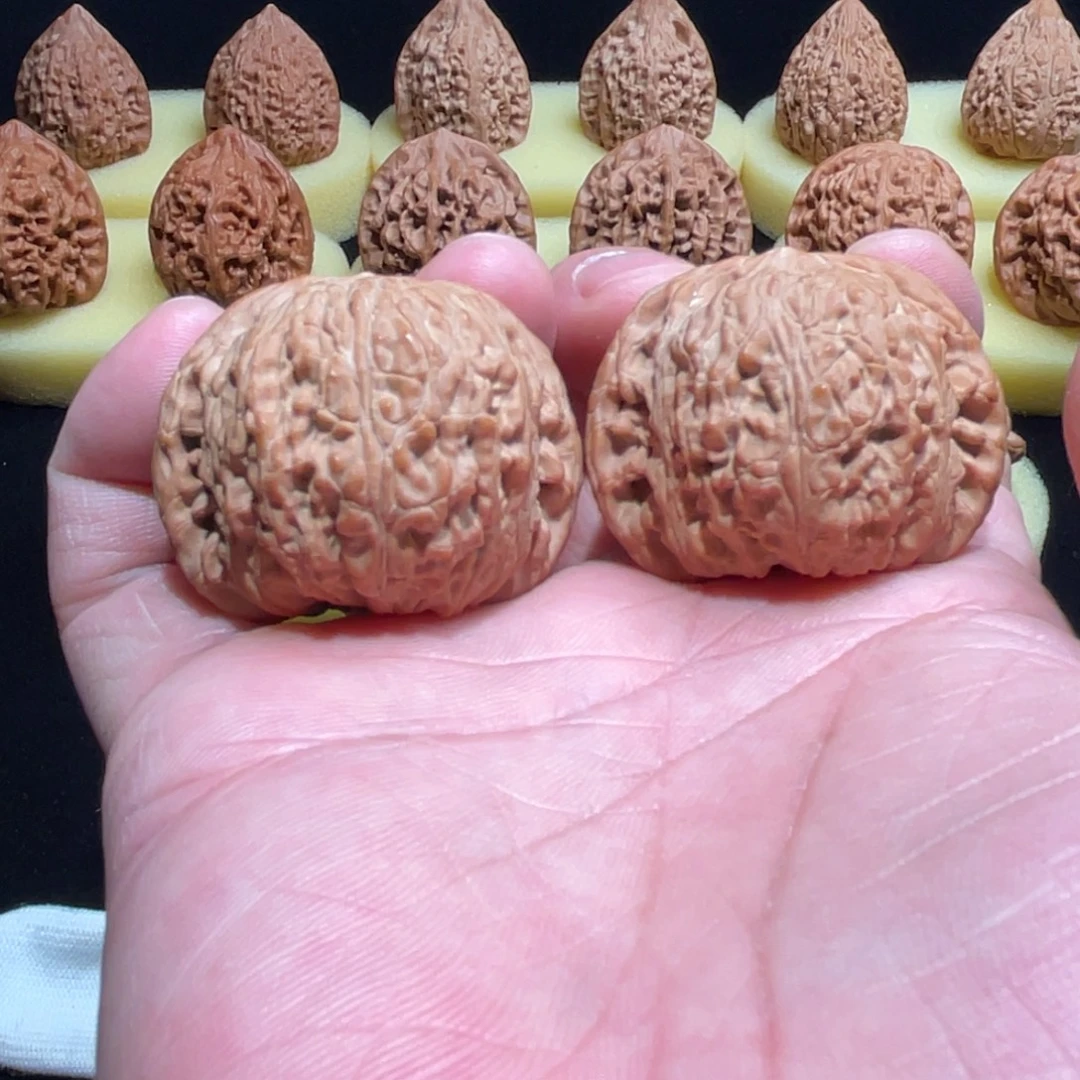 文玩核桃吊坠泥鳅背44