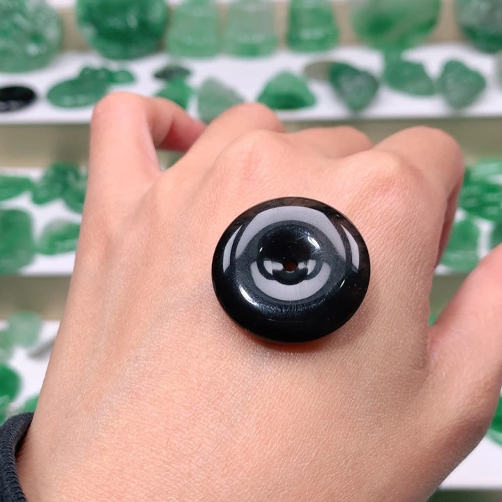 颈饰未镶嵌石英质玉