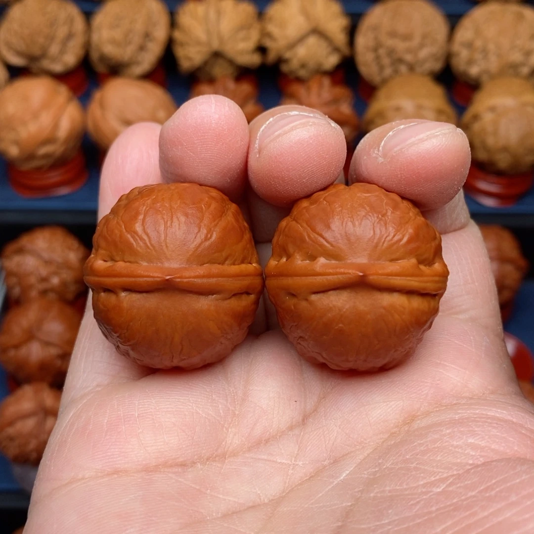 把件文玩核桃手捻野生石头