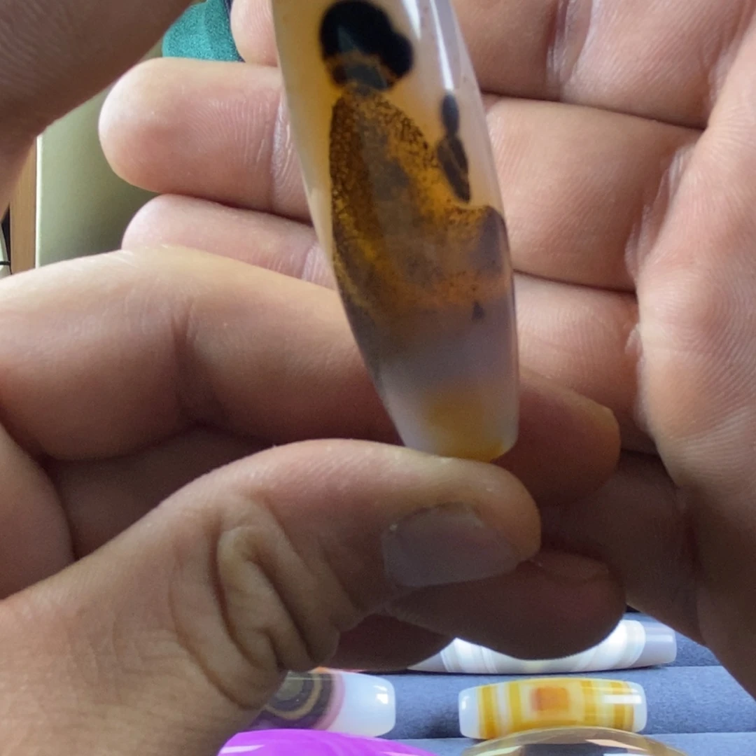 未镶嵌颈饰玛瑙/玉髓远*