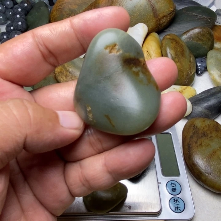 颈饰未镶嵌和田玉（糖玉）