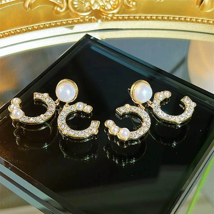 合金合成锆石耳饰 银针气质小香法式耳环女年新款潮轻奢感小众字