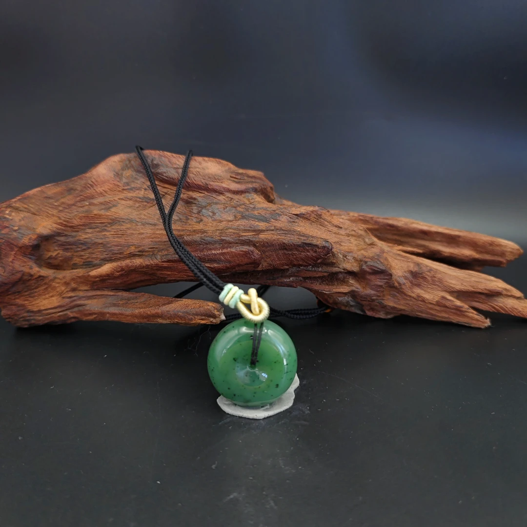 Q和田玉平安扣吊坠0700