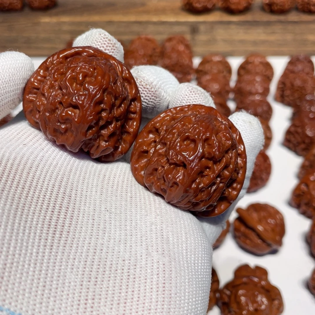 吊坠猴头核桃三角白688.01. WY#00#