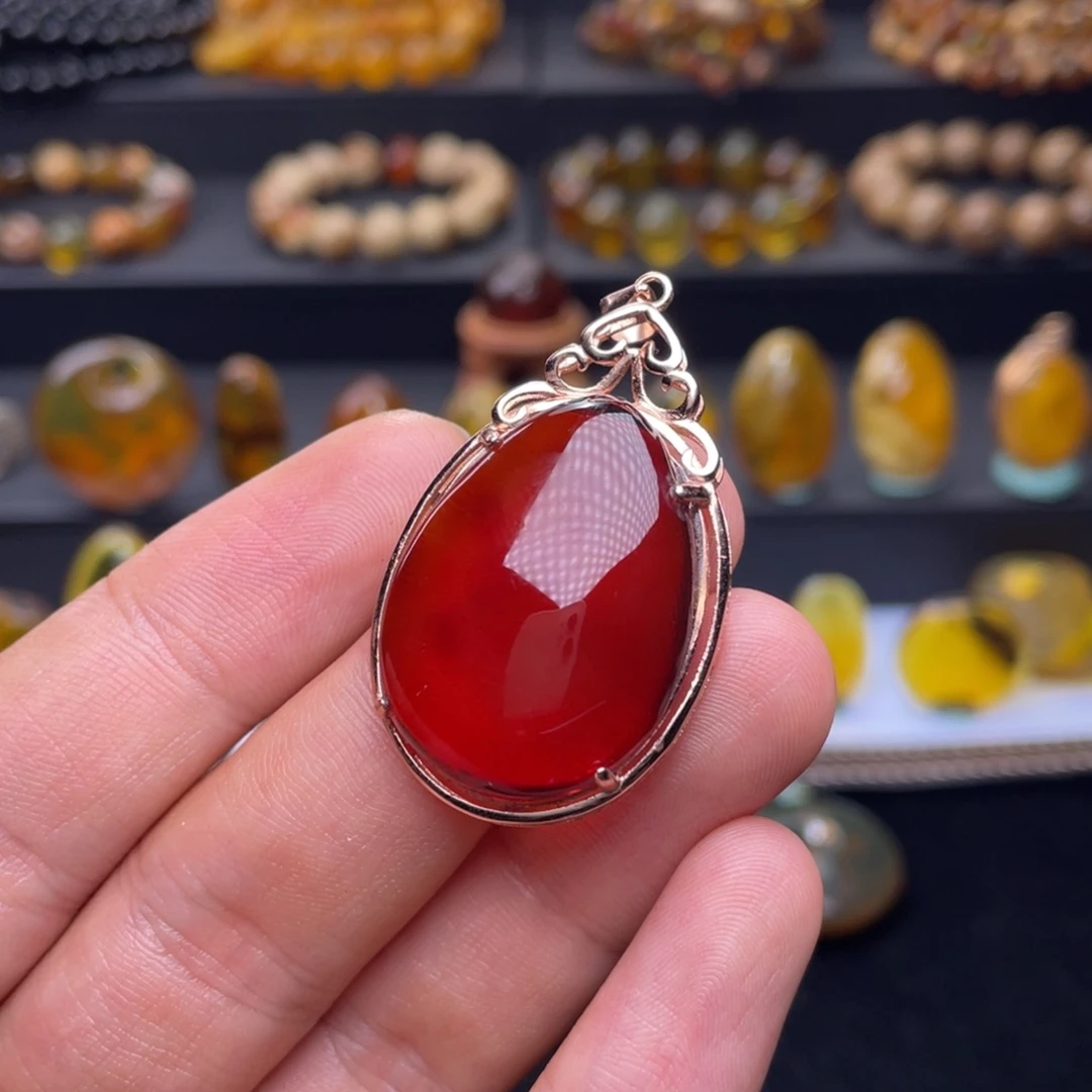 琥珀未镶嵌颈饰血珀吊坠