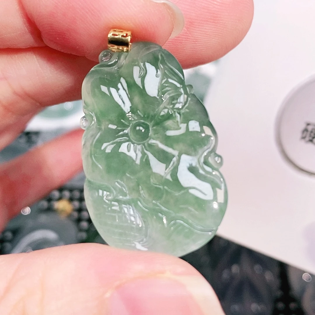 翡翠18K金镶嵌颈饰