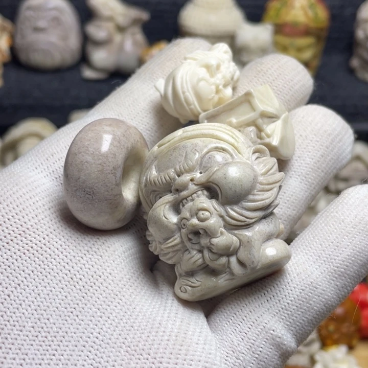 无非金属贝*喵配饰鹿角雕刻钟馗面包圈一起