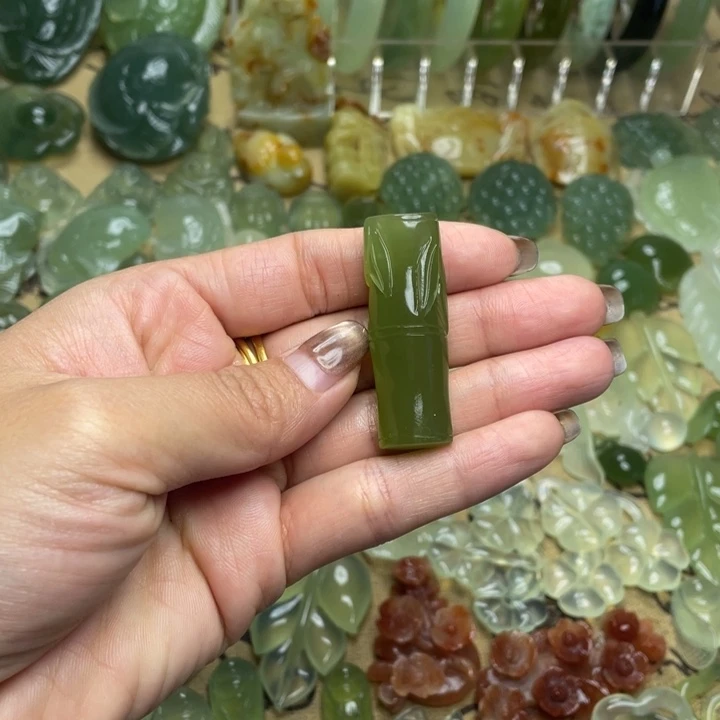 蛇纹石玉合金颈饰