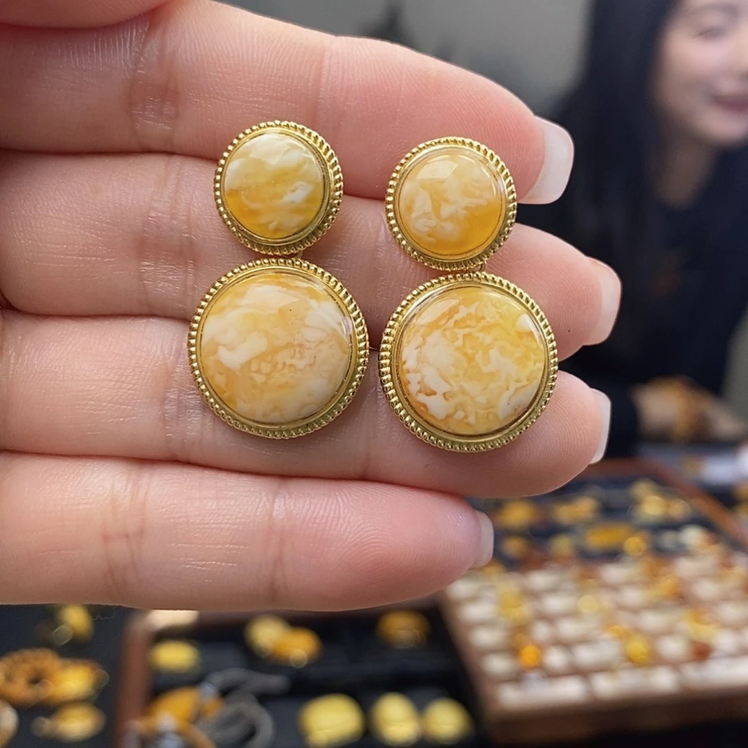 裸石琥珀未镶嵌成品
