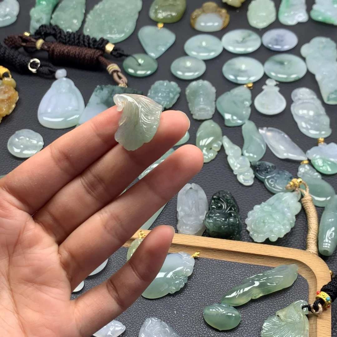 翡翠颈饰未镶嵌银杏叶