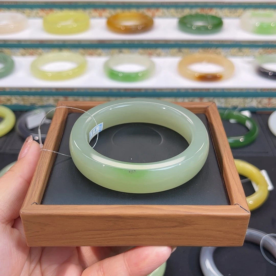 和田玉未镶嵌手镯-翠青方镯