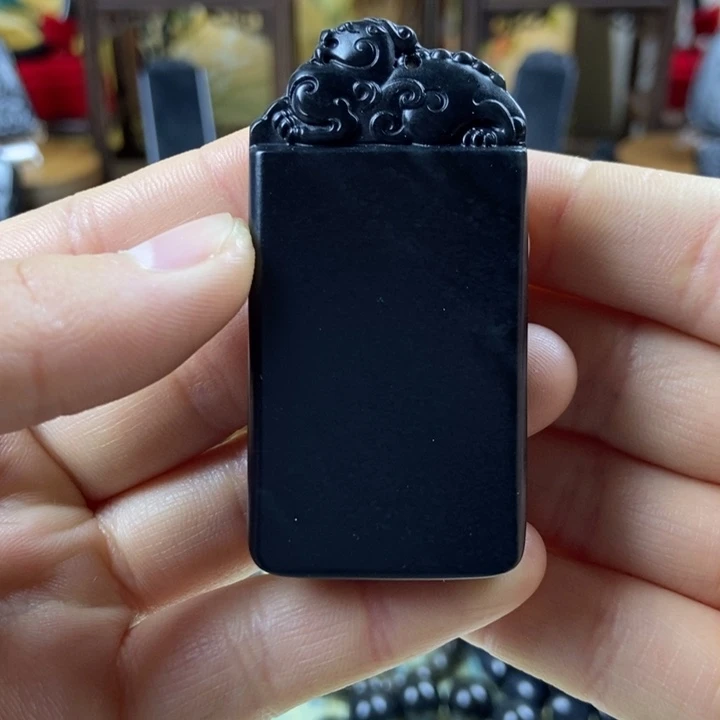 和田玉（墨玉）未镶嵌颈饰貔貅无事牌