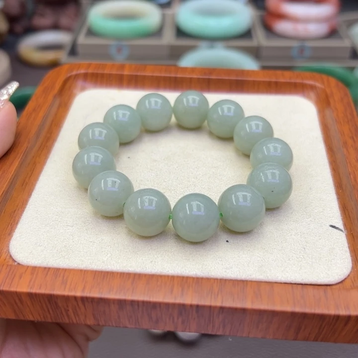 未镶嵌手镯石英岩玉
