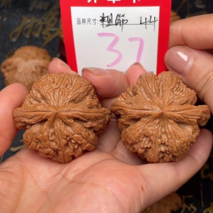 吊坠桃核文玩了吗