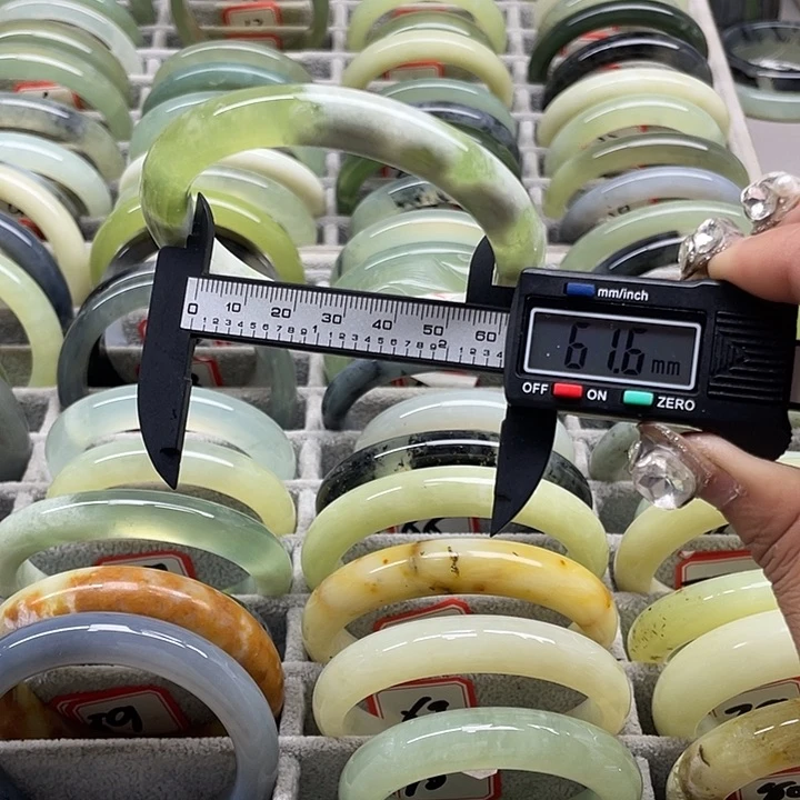 蛇纹石玉未镶嵌手镯47