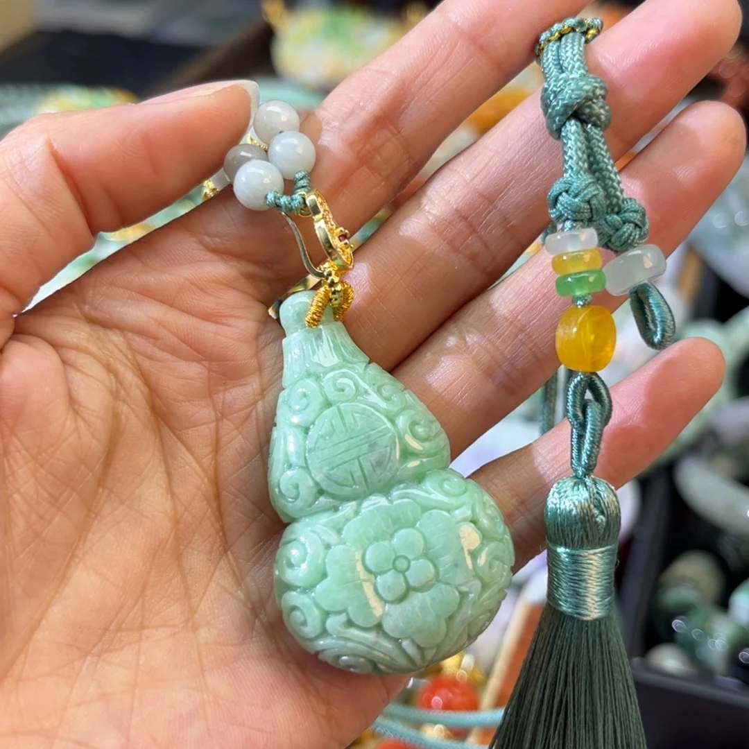 翡翠颈饰未镶嵌待编款