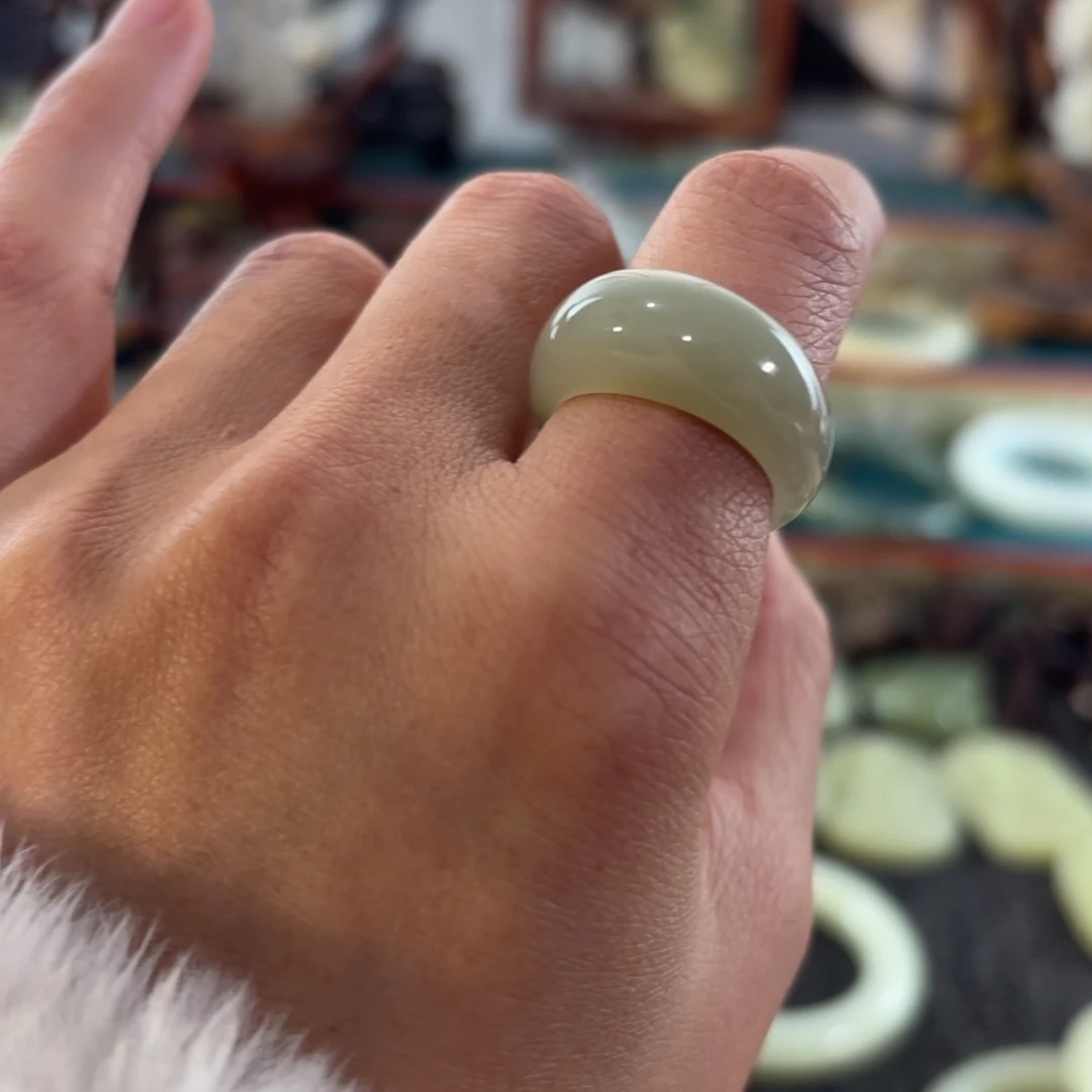 和田玉（糖玉）未镶嵌手镯