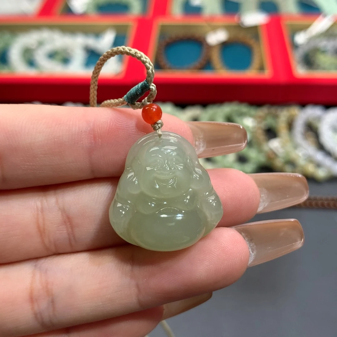 和田玉颈饰未镶嵌起莹光佛公