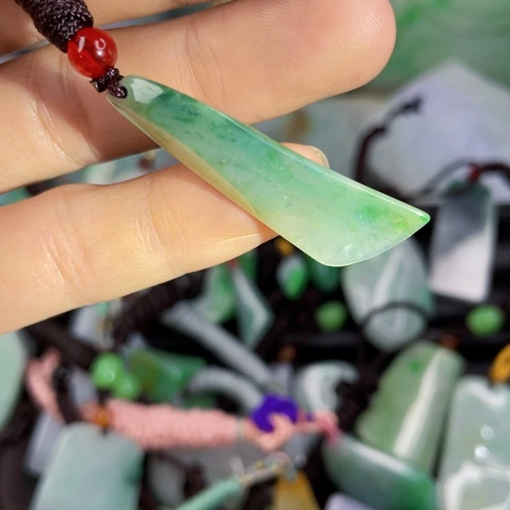 翡翠未镶嵌挂件片料