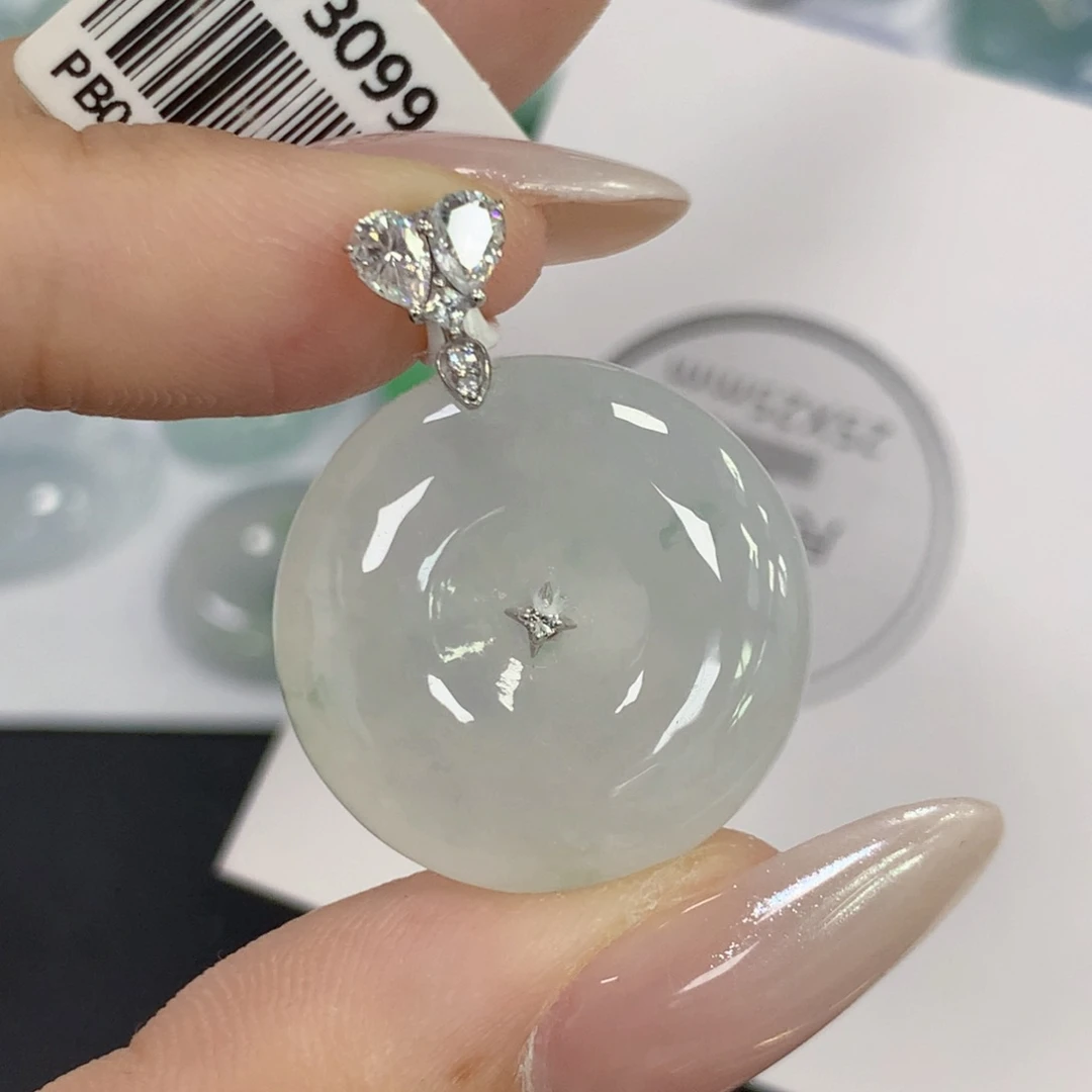 颈饰18K金镶嵌翡翠