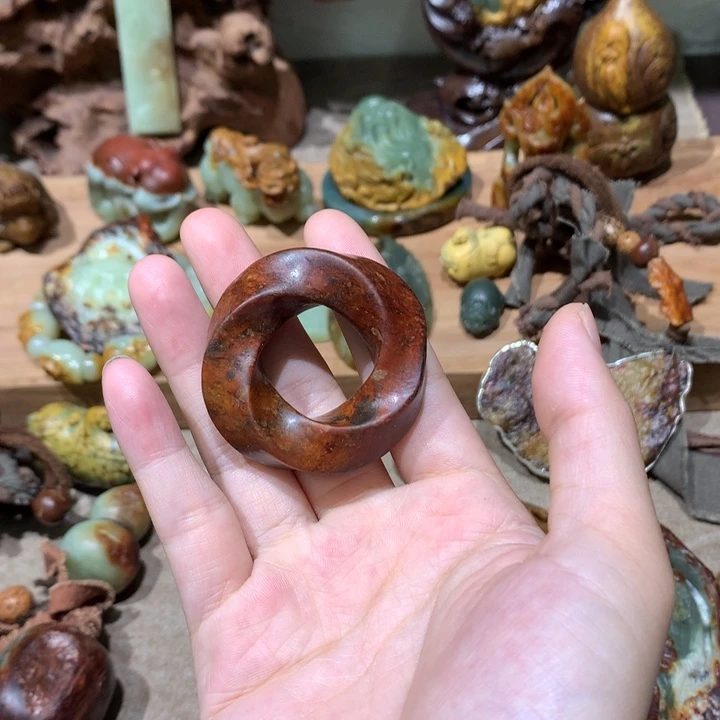 未镶嵌岫岩河磨玉(透闪石质玉)挂件