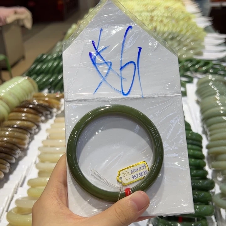 和田玉手镯未镶嵌糖*