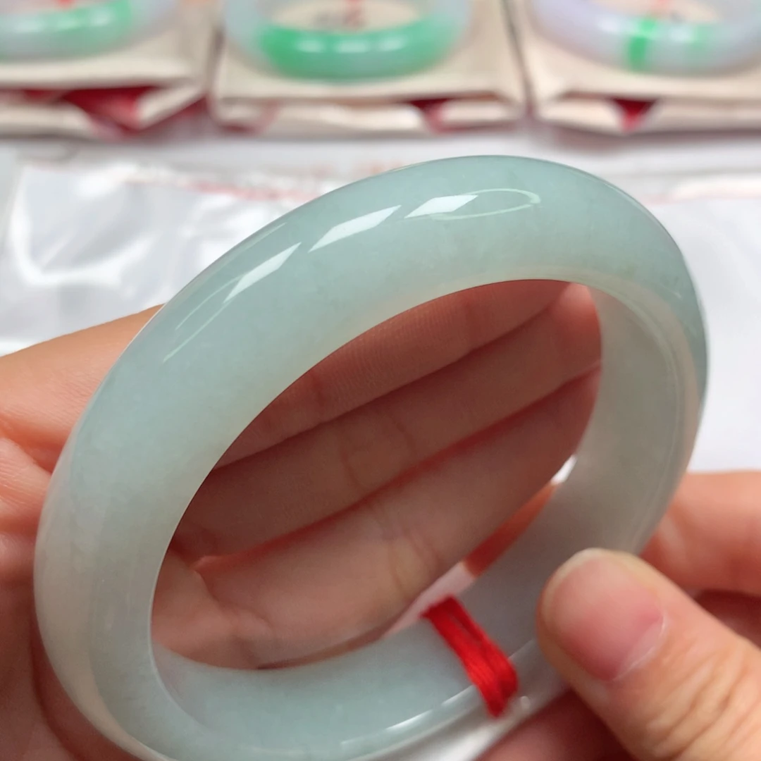 翡翠未镶嵌手镯冰胶润果绿底满绿飘色6263