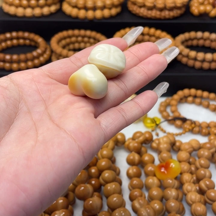 窈***肉吊坠猴头核桃富甲爱心