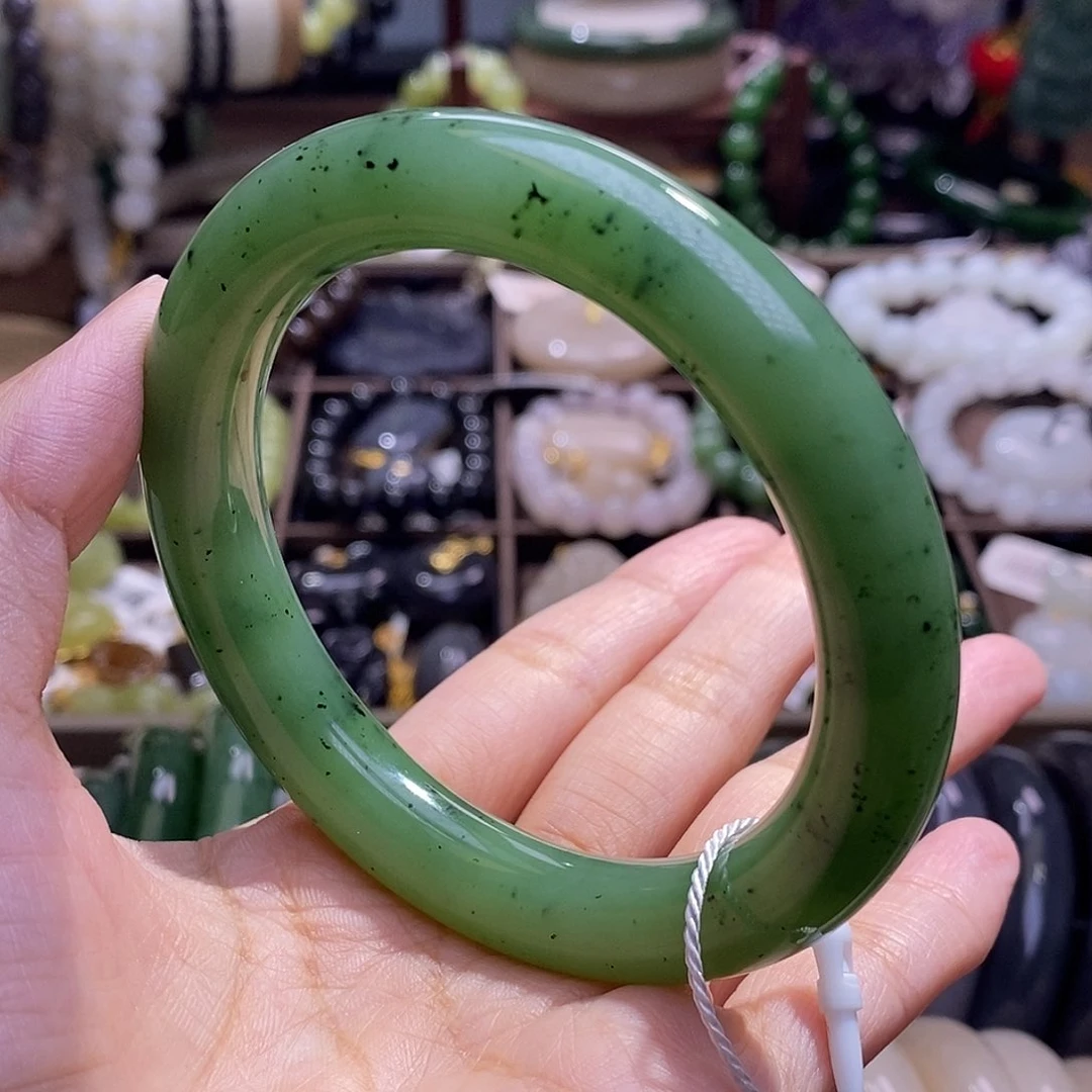 颈饰未镶嵌和田玉58.5毕业级碧玉老矿料乌兰海猕猴桃圆条